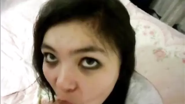 Teen Persian beauty enjoys sucking her husband